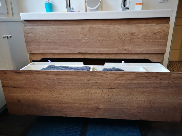 Waschbeckenunterschrank mit Schubladen